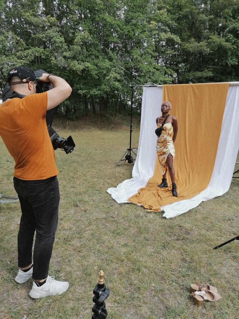 01 outdoor photography backstage with portable background in nature. Ed Mehravaran taking fashion photos on location with yellow background