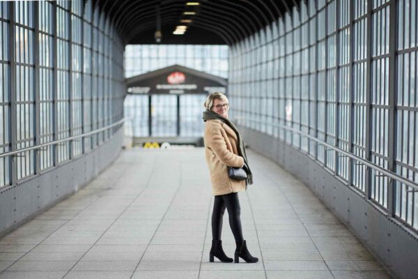 Female model in Bahnhof Friedrichstraße Berlin