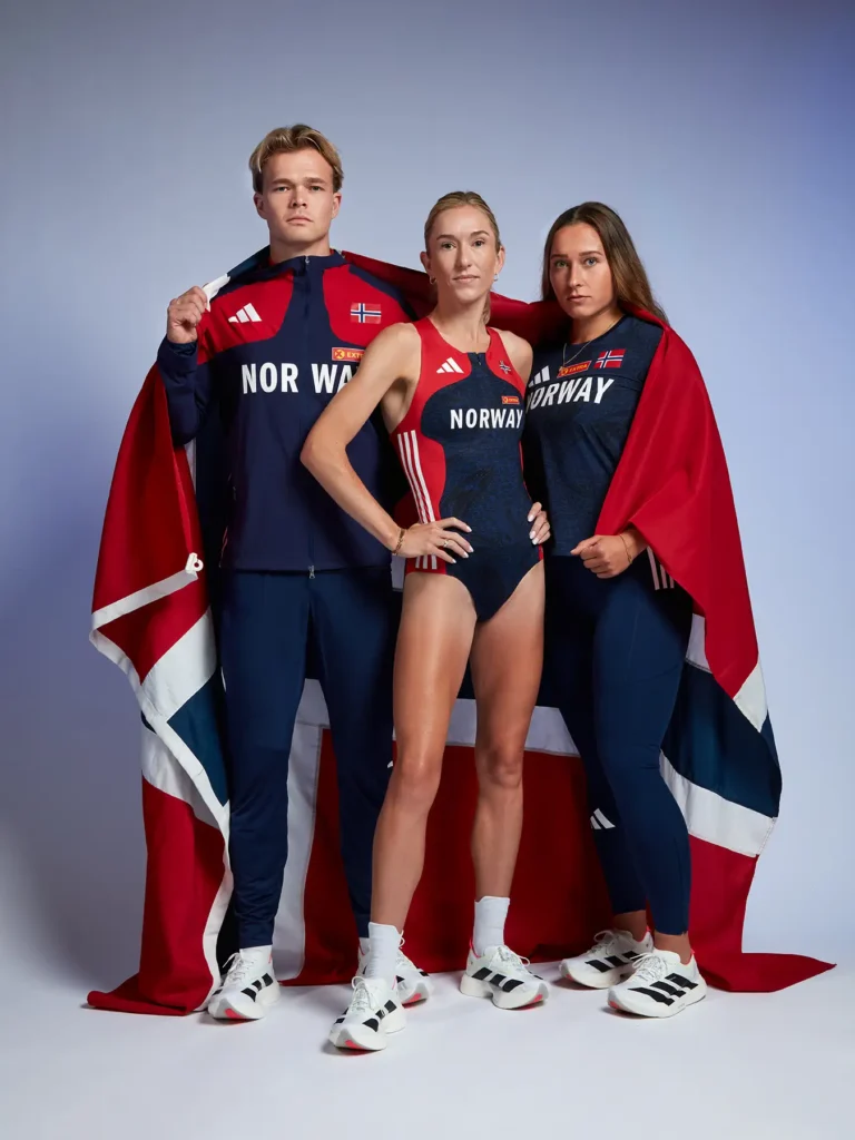 Karoline Bjerkeli Grøvdal in der Mitte, Sondre Guttormsen links und Marie-Therese Obst als Vertreterin des norwegischen Teams für die Leichtathletik-Weltmeisterschaften in Tokio 2025.